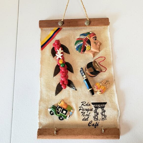 Colombia Souvenir Artisan Hand Crafted Distressed Wall Hanging Key Holder - Picture 4 of 7
